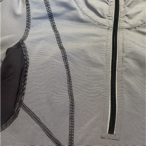 Lululemon Mind Over Matter Pullover Top Gray Striped Size 4 K75 - Picture 7 of 10